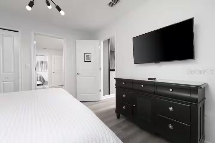 For Sale: $695,000 (8 beds, 5 baths, 3909 Square Feet)