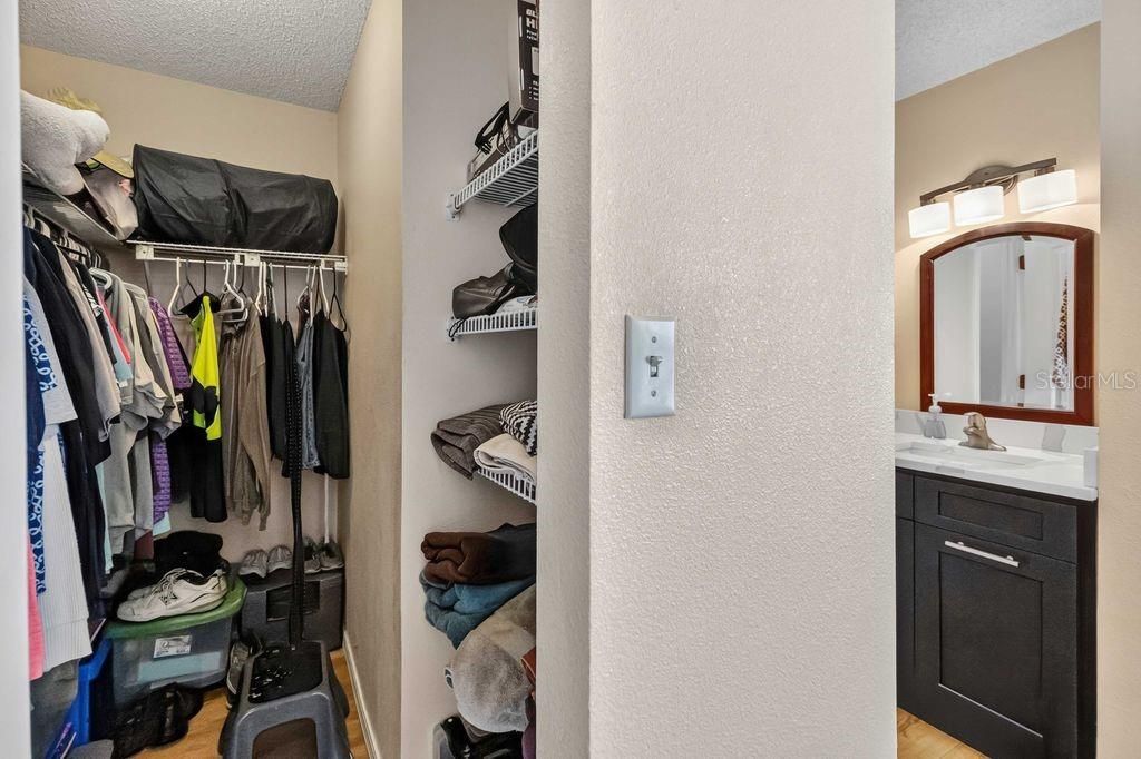 En Venta: $299,000 (3 camas, 3 baños, 2110 Pies cuadrados)