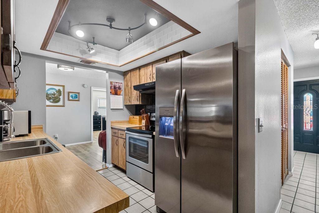 En Venta: $299,000 (3 camas, 3 baños, 2110 Pies cuadrados)