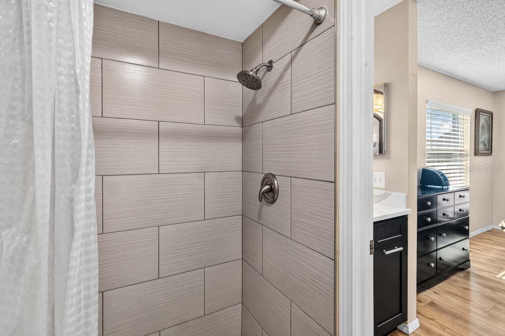En Venta: $299,000 (3 camas, 3 baños, 2110 Pies cuadrados)