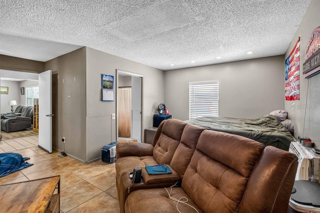 En Venta: $299,000 (3 camas, 3 baños, 2110 Pies cuadrados)