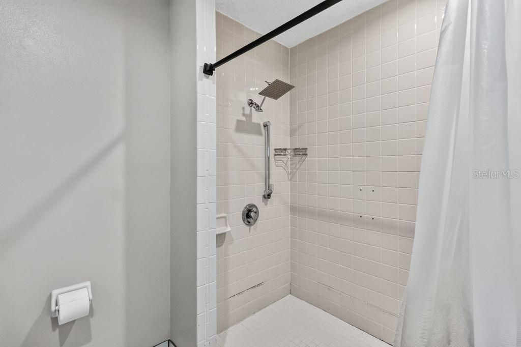 En Venta: $299,000 (3 camas, 3 baños, 2110 Pies cuadrados)