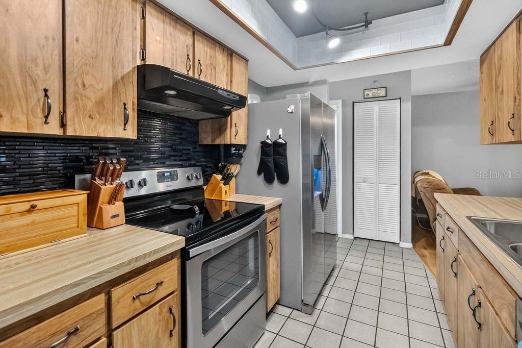 En Venta: $299,000 (3 camas, 3 baños, 2110 Pies cuadrados)