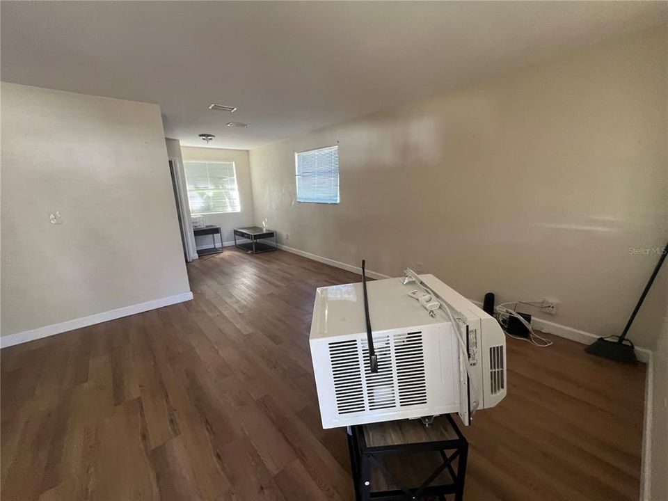For Rent: $2,490 (3 beds, 1 baths, 950 Square Feet)