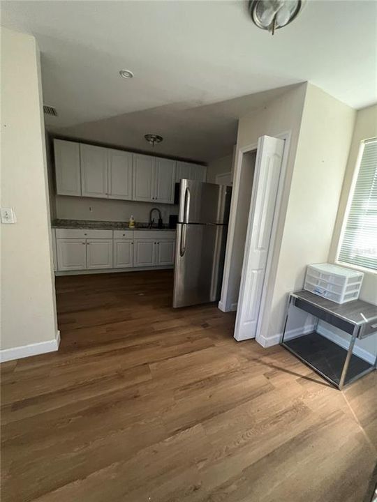 For Rent: $2,490 (3 beds, 1 baths, 950 Square Feet)