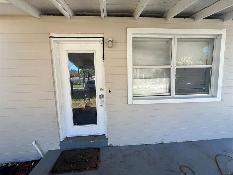 For Rent: $2,490 (3 beds, 1 baths, 950 Square Feet)