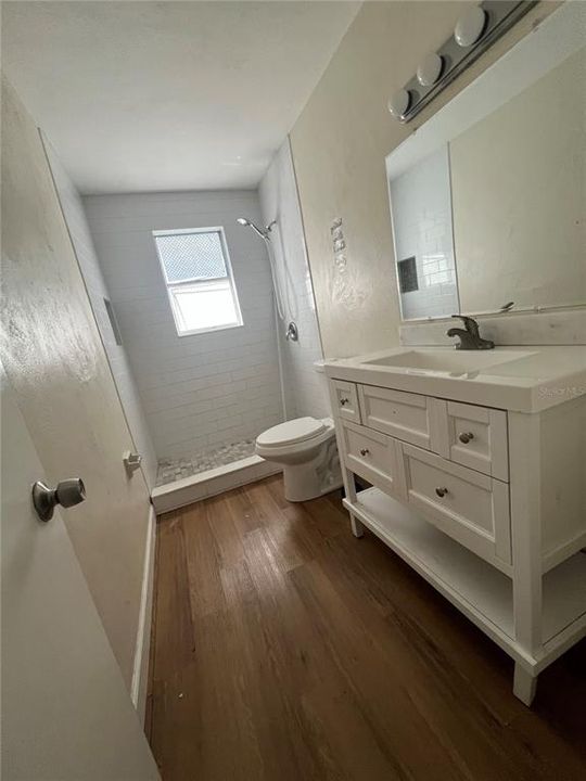 For Rent: $2,490 (3 beds, 1 baths, 950 Square Feet)