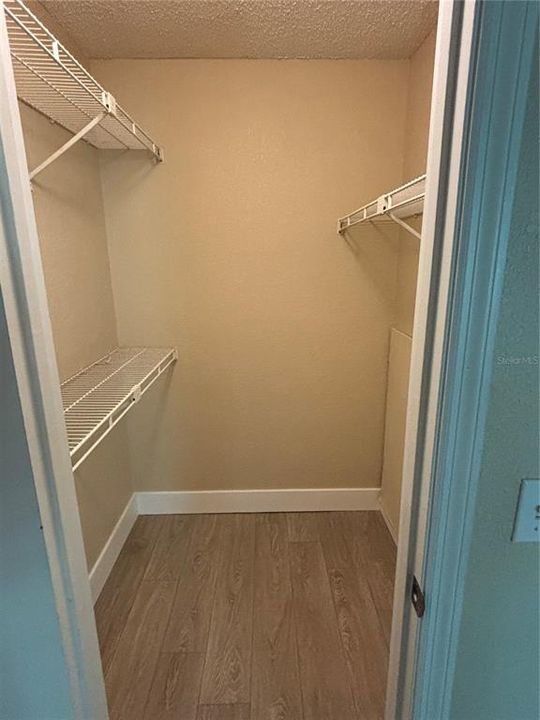 For Rent: $1,400 (1 beds, 1 baths, 711 Square Feet)