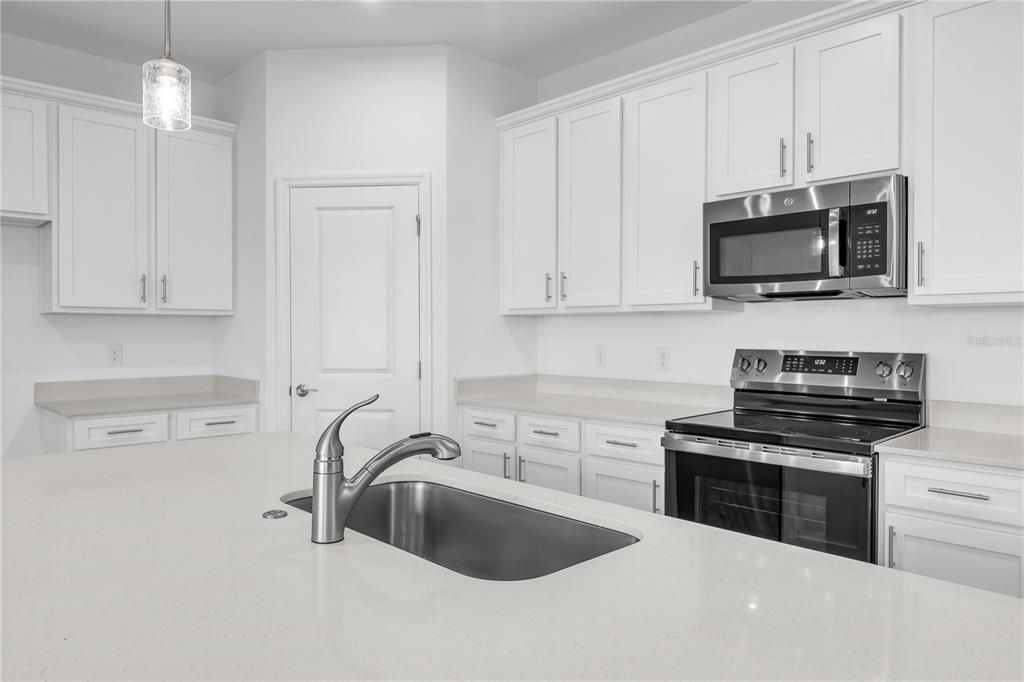 For Sale: $334,990 (4 beds, 2 baths, 1876 Square Feet)