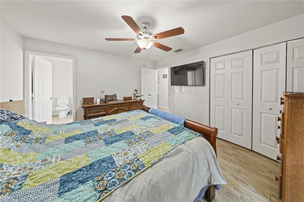 For Sale: $309,900 (3 beds, 2 baths, 1200 Square Feet)