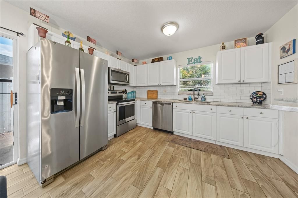 For Sale: $309,900 (3 beds, 2 baths, 1200 Square Feet)