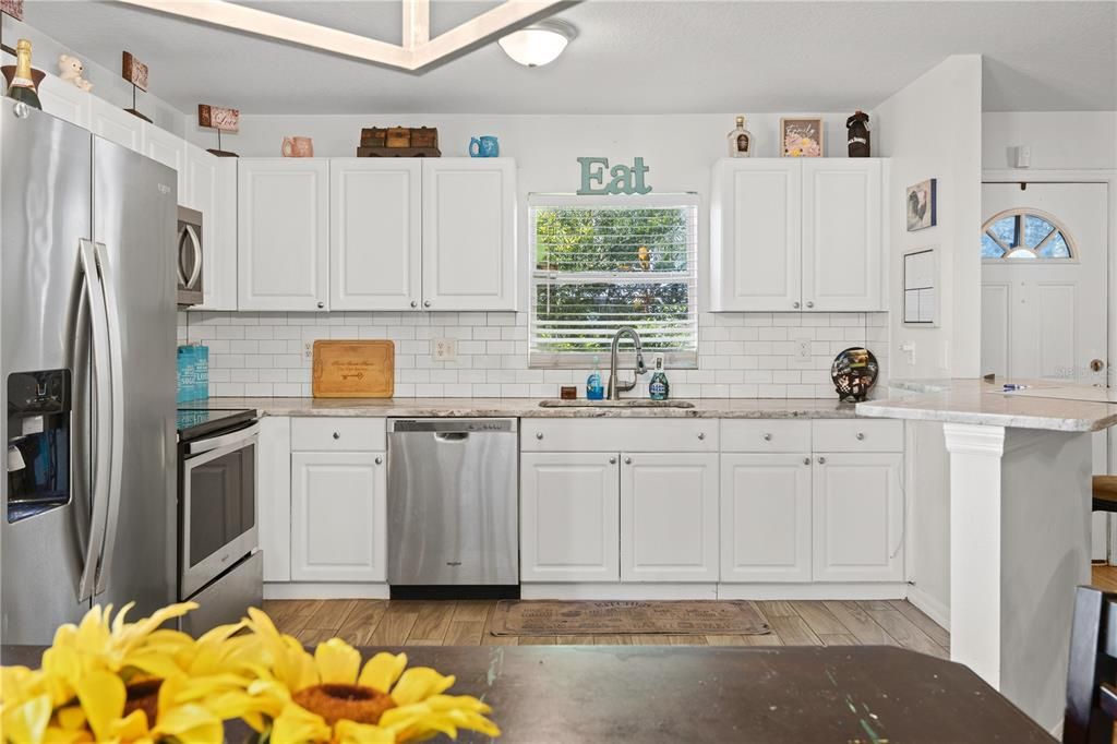 For Sale: $309,900 (3 beds, 2 baths, 1200 Square Feet)