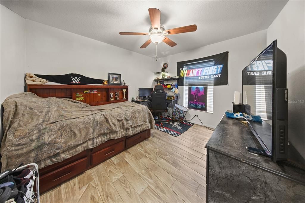 For Sale: $309,900 (3 beds, 2 baths, 1200 Square Feet)