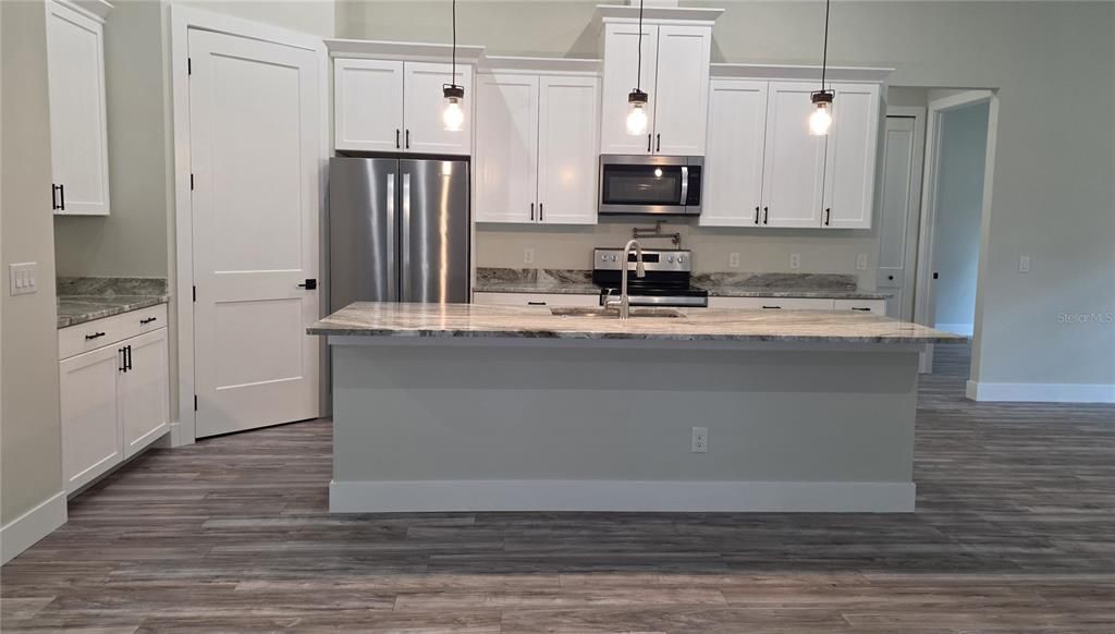 For Sale: $699,900 (3 beds, 2 baths, 2899 Square Feet)
