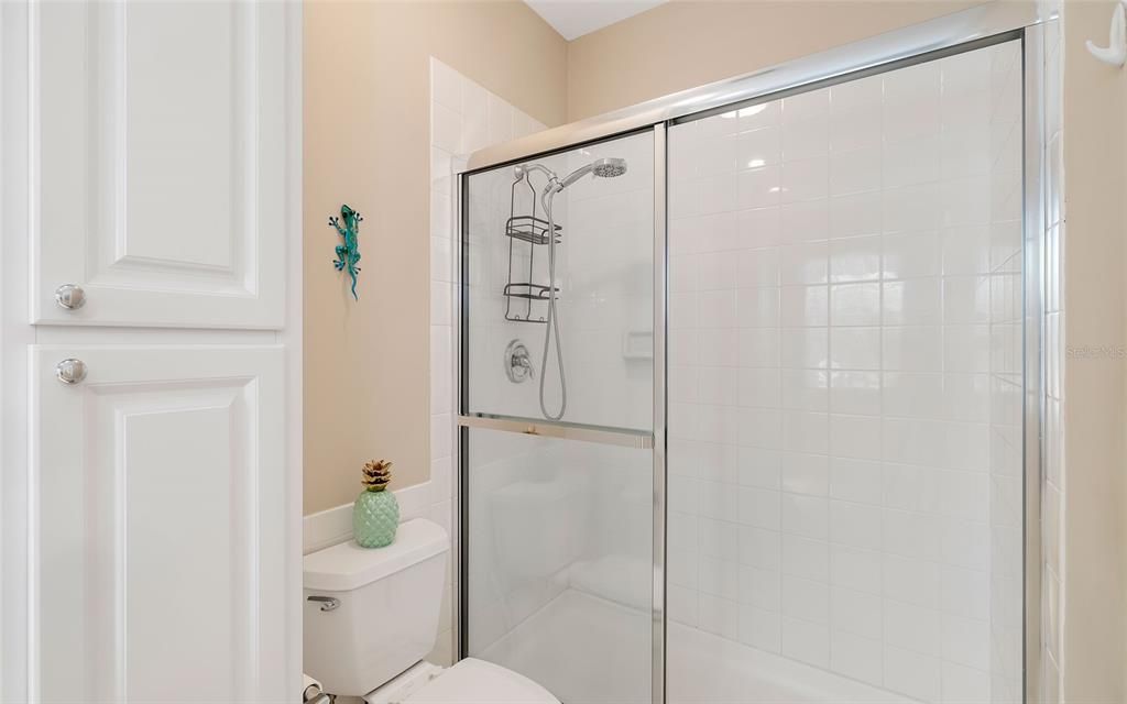 For Sale: $410,000 (3 beds, 2 baths, 1672 Square Feet)