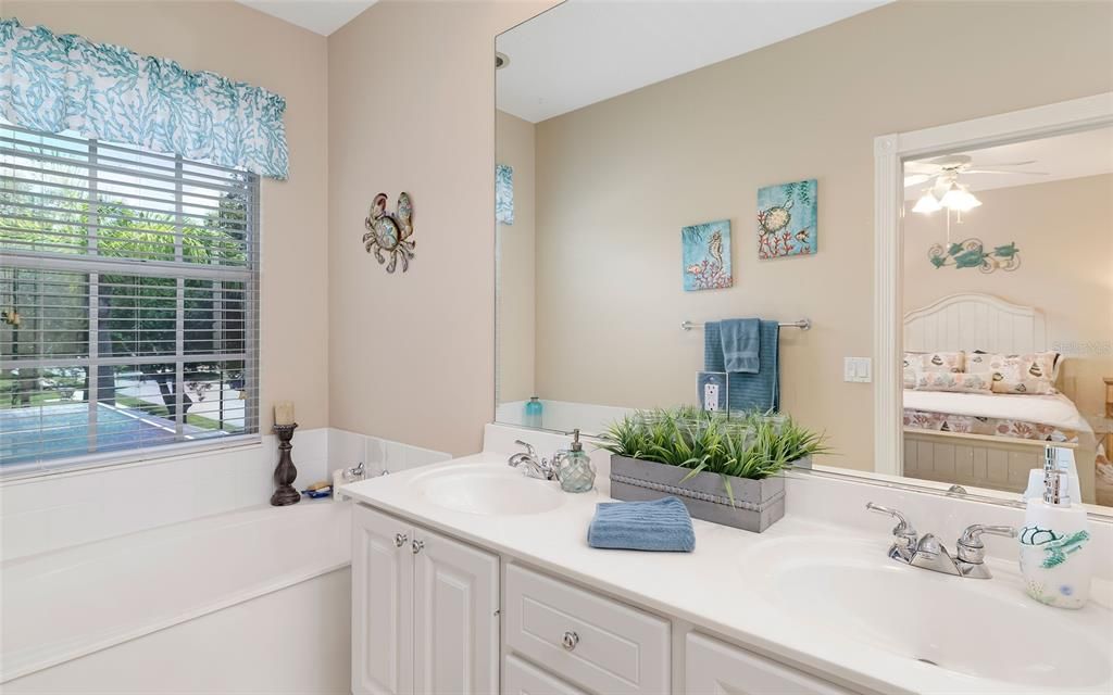 For Sale: $410,000 (3 beds, 2 baths, 1672 Square Feet)