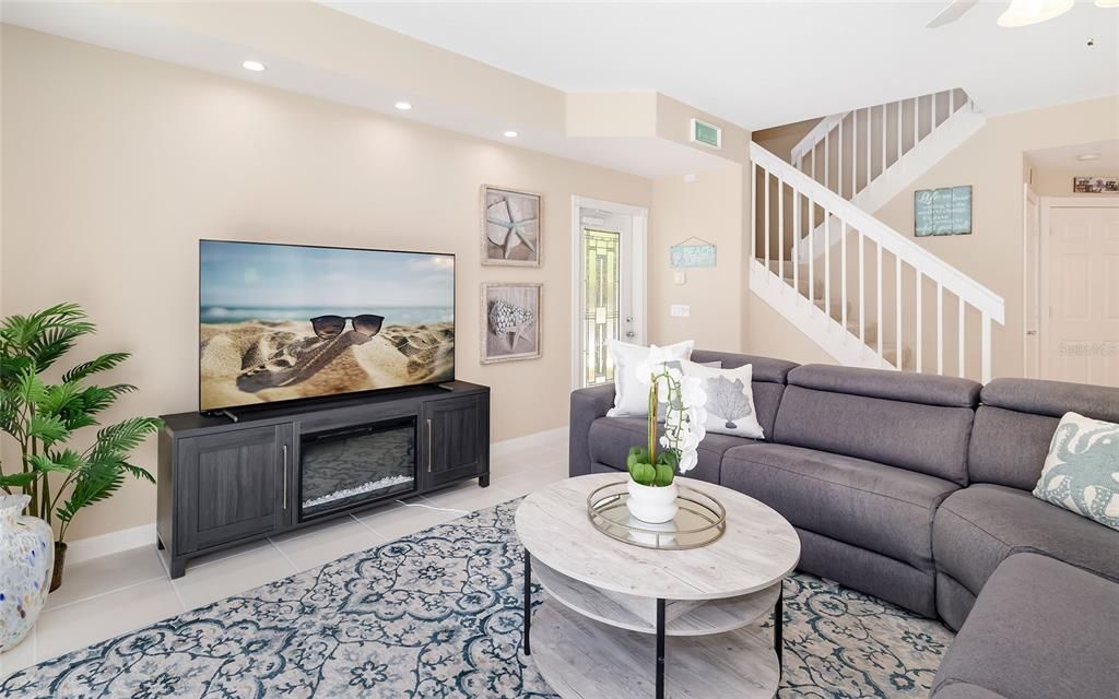 For Sale: $410,000 (3 beds, 2 baths, 1672 Square Feet)