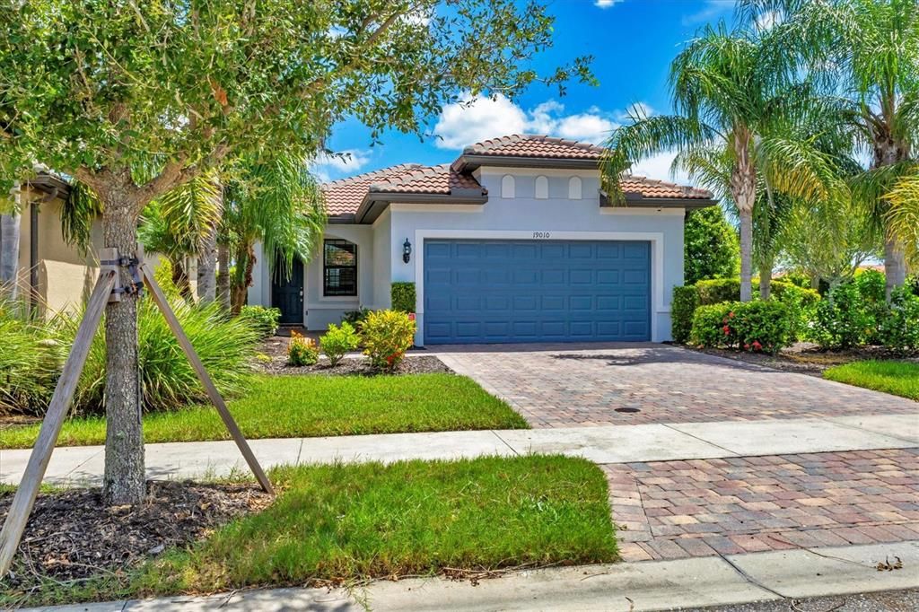 For Rent: $2,500 (2 beds, 2 baths, 1437 Square Feet)