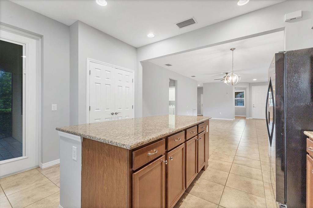 For Rent: $2,500 (2 beds, 2 baths, 1437 Square Feet)