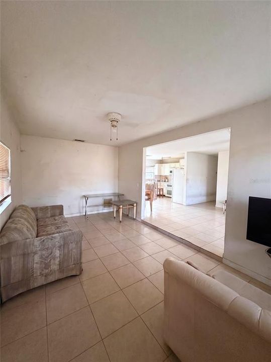 For Sale: $329,900 (3 beds, 2 baths, 1260 Square Feet)