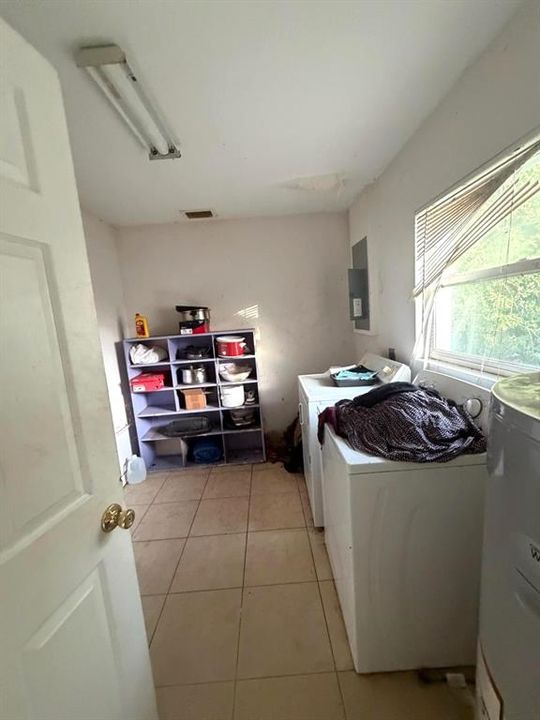 For Sale: $329,900 (3 beds, 2 baths, 1260 Square Feet)