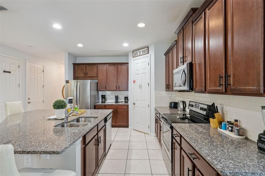 For Sale: $648,000 (7 beds, 6 baths, 3533 Square Feet)