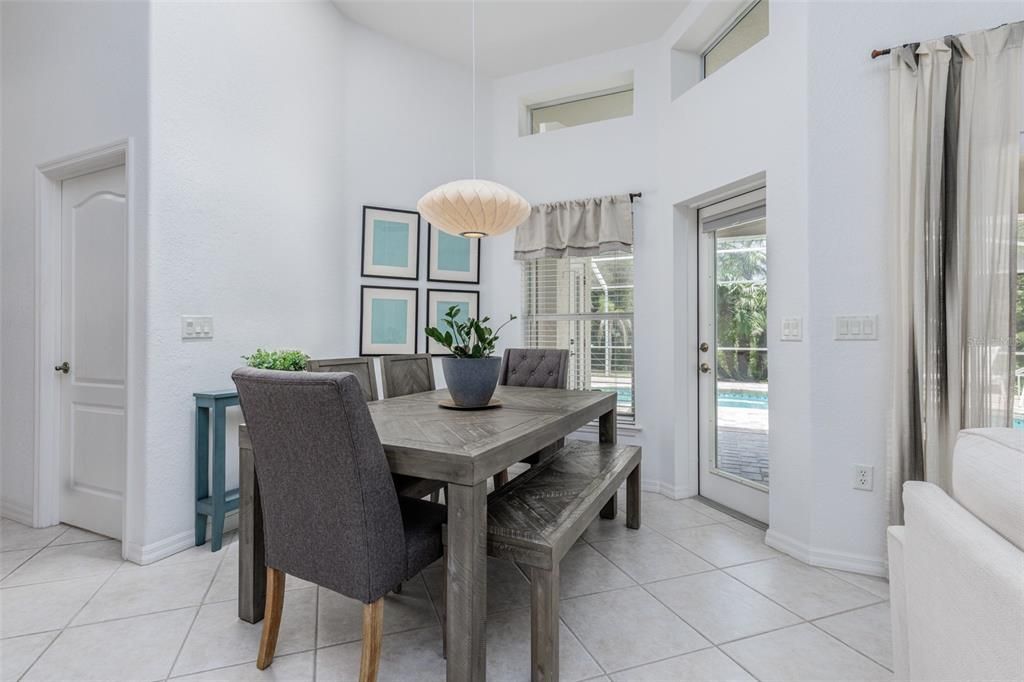 En Venta: $458,000 (2 camas, 2 baños, 2116 Pies cuadrados)