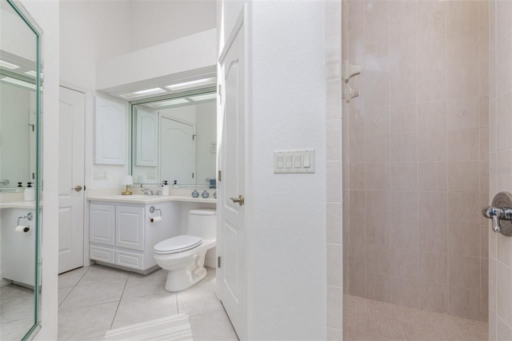 En Venta: $458,000 (2 camas, 2 baños, 2116 Pies cuadrados)