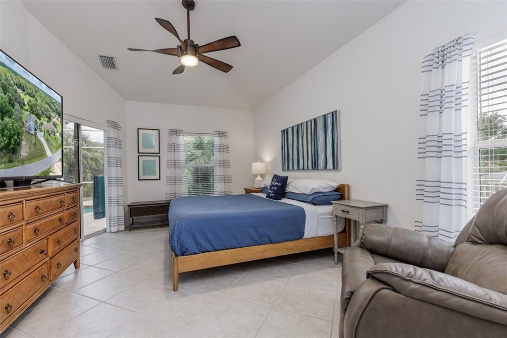 En Venta: $458,000 (2 camas, 2 baños, 2116 Pies cuadrados)
