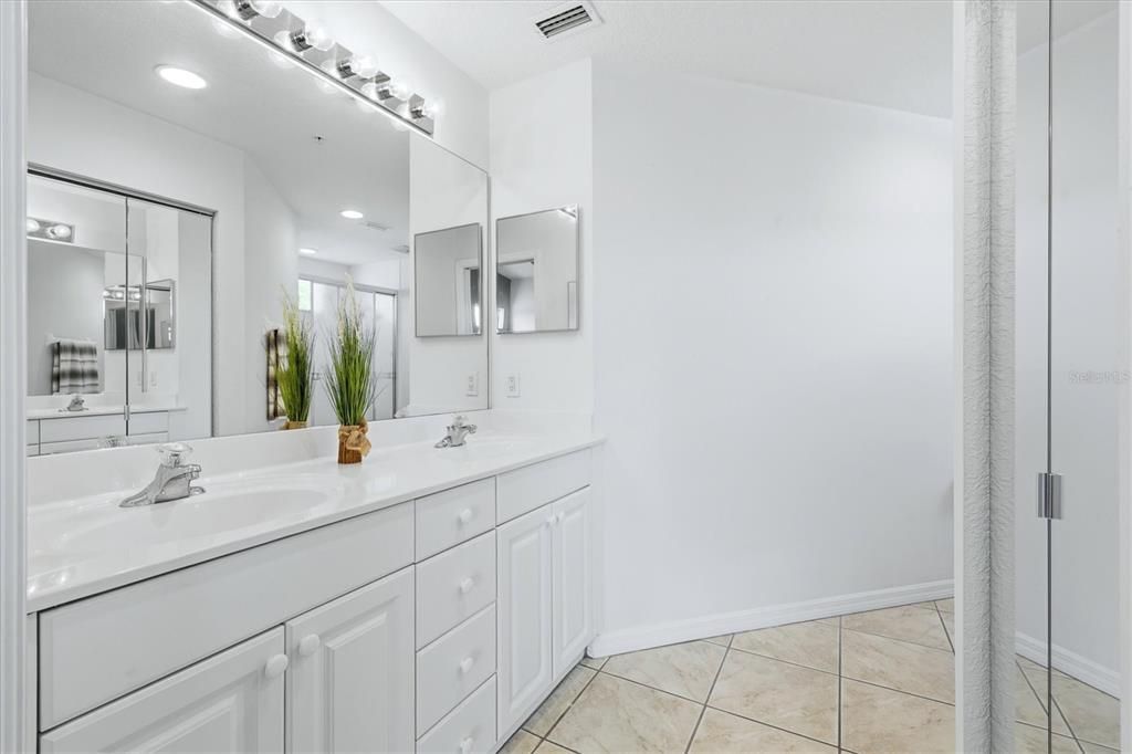For Sale: $259,000 (2 beds, 2 baths, 1398 Square Feet)