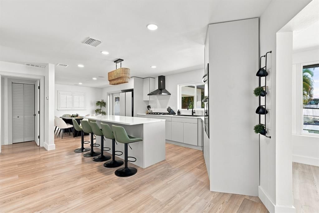 En Venta: $1,650,000 (4 camas, 3 baños, 2372 Pies cuadrados)