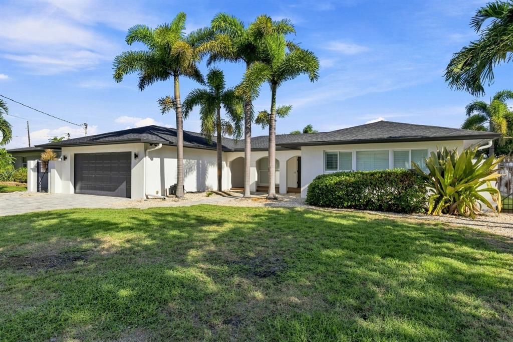 En Venta: $1,650,000 (4 camas, 3 baños, 2372 Pies cuadrados)