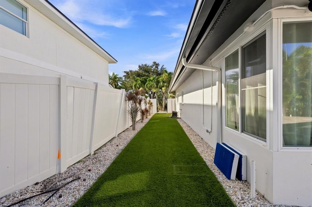En Venta: $1,650,000 (4 camas, 3 baños, 2372 Pies cuadrados)