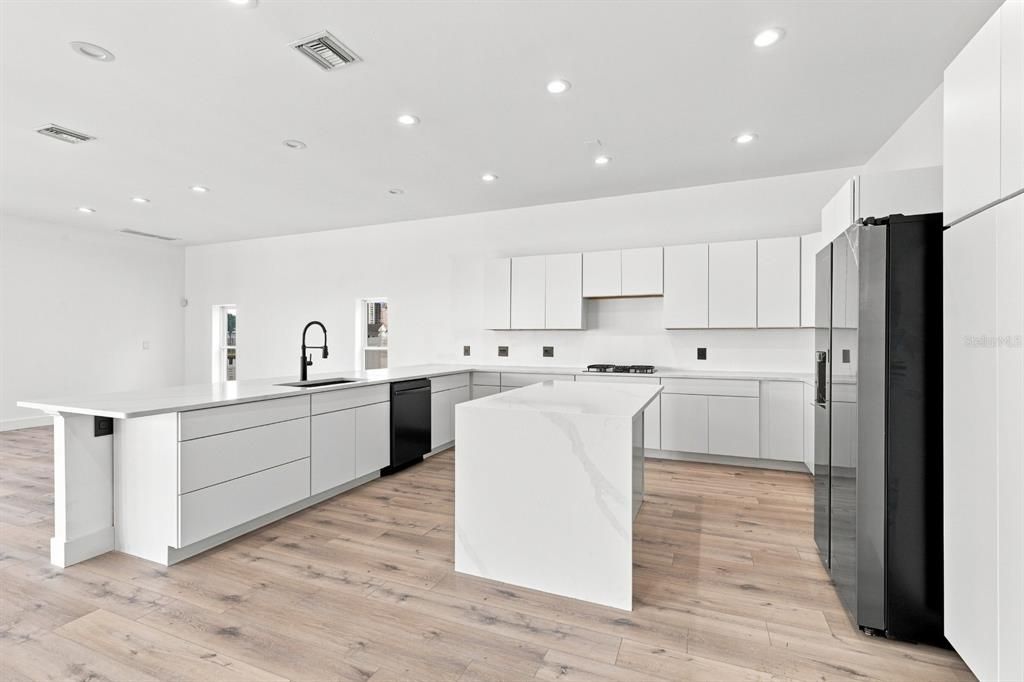 En Venta: $3,400,000 (5 camas, 4 baños, 4558 Pies cuadrados)