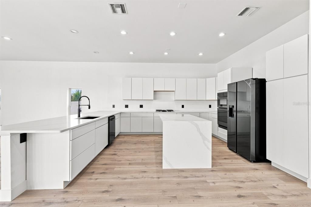 En Venta: $3,400,000 (5 camas, 4 baños, 4558 Pies cuadrados)