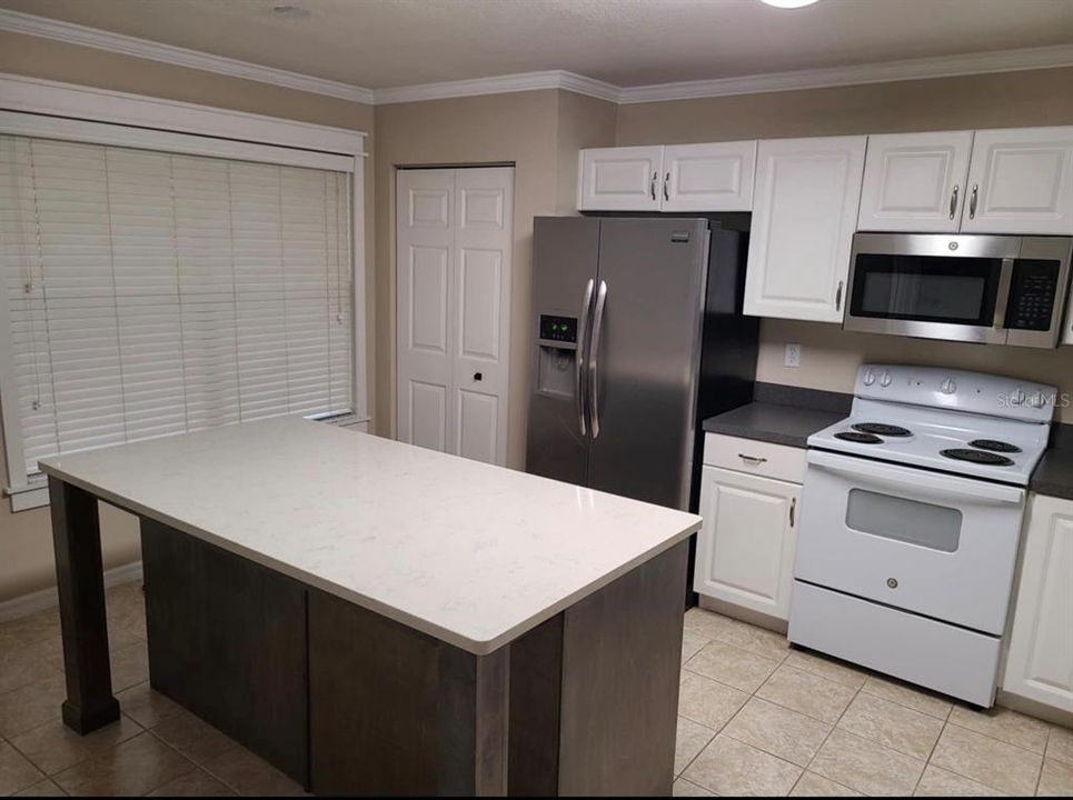 For Rent: $2,000 (3 beds, 2 baths, 1420 Square Feet)