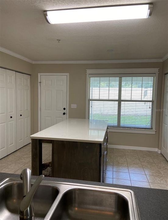 For Rent: $2,000 (3 beds, 2 baths, 1420 Square Feet)
