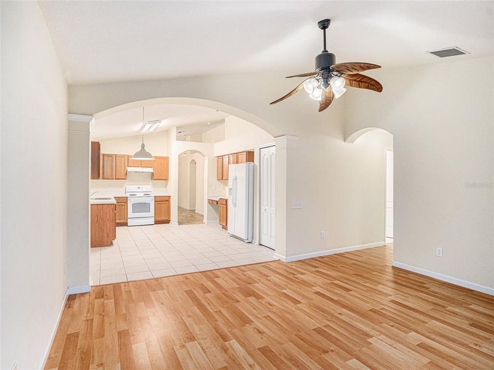 For Rent: $2,250 (4 beds, 2 baths, 1956 Square Feet)