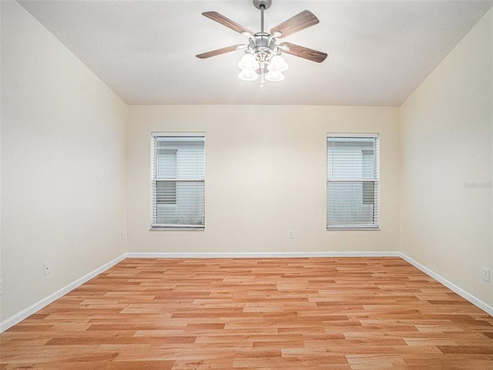 For Rent: $2,250 (4 beds, 2 baths, 1956 Square Feet)