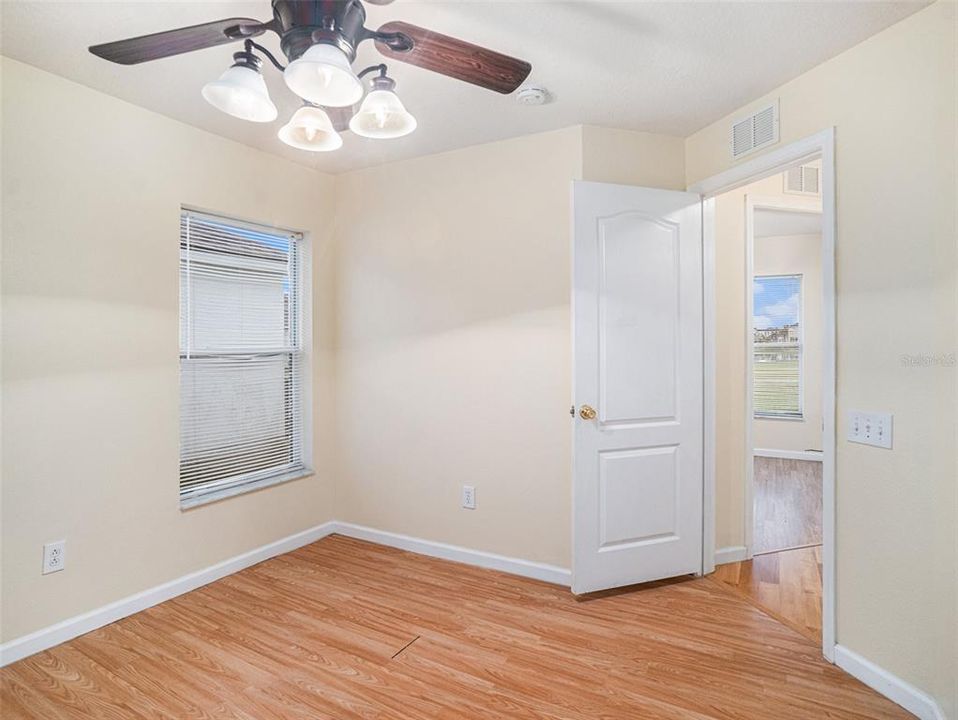 For Rent: $2,250 (4 beds, 2 baths, 1956 Square Feet)
