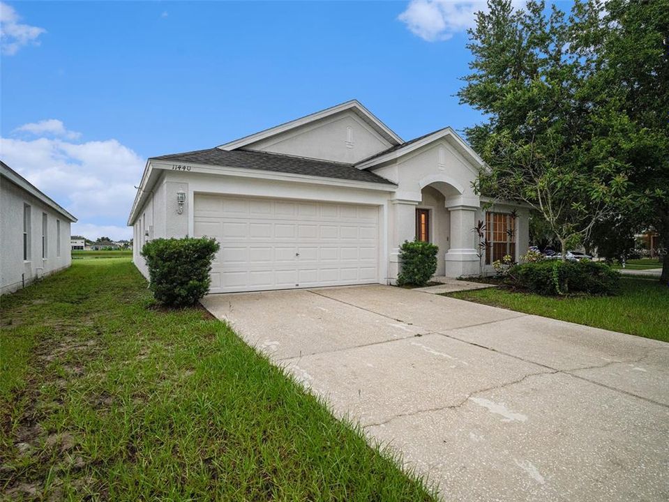 For Rent: $2,250 (4 beds, 2 baths, 1956 Square Feet)