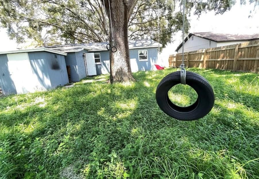 For Rent: $1,900 (3 beds, 1 baths, 1200 Square Feet)