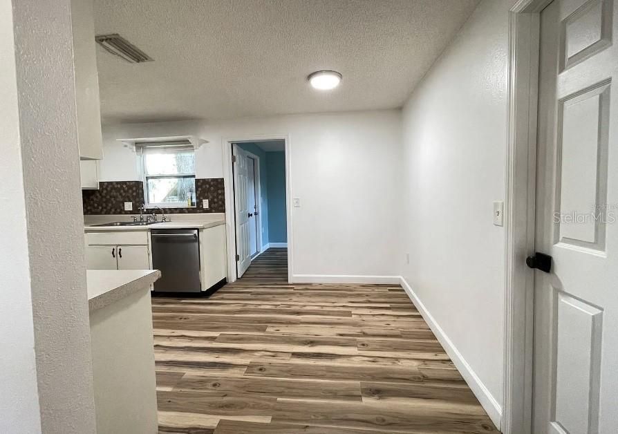 For Rent: $1,900 (3 beds, 1 baths, 1200 Square Feet)