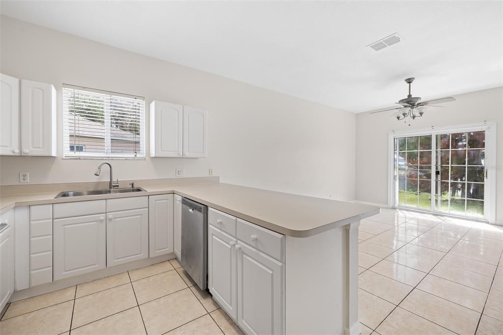 En Venta: $359,000 (3 camas, 2 baños, 1642 Pies cuadrados)