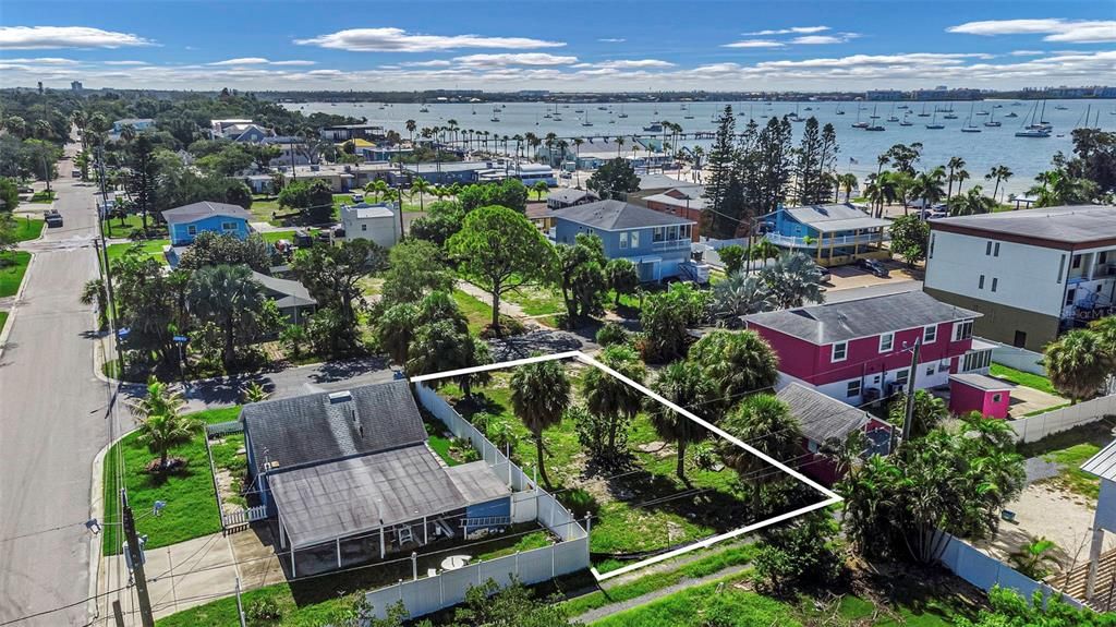 待售: $250,000 (0.10 acres)