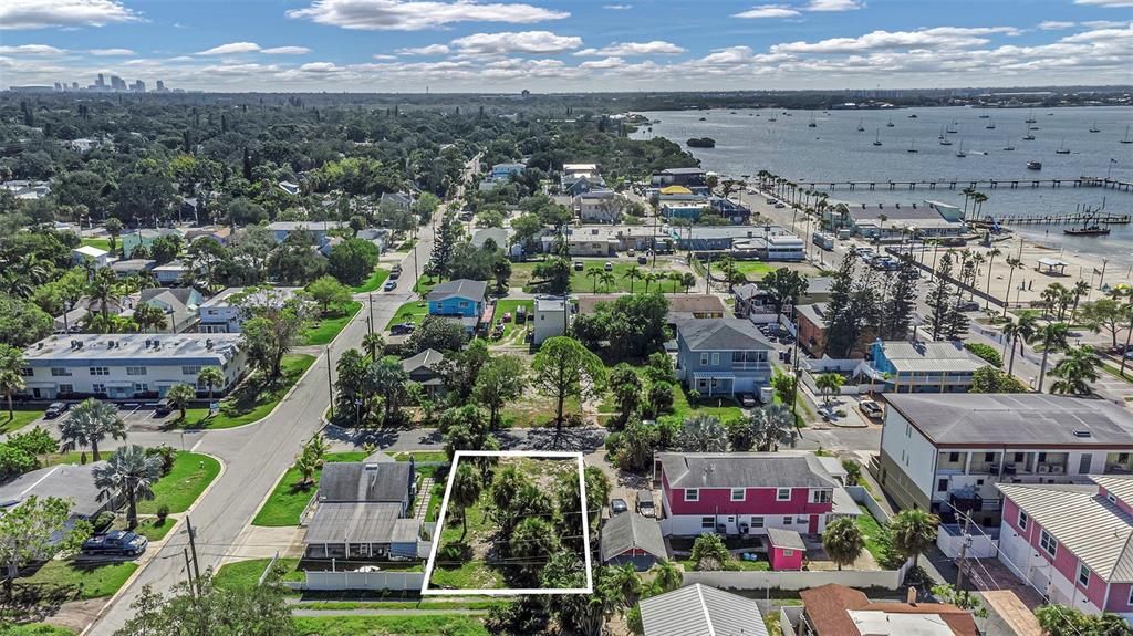 待售: $250,000 (0.10 acres)