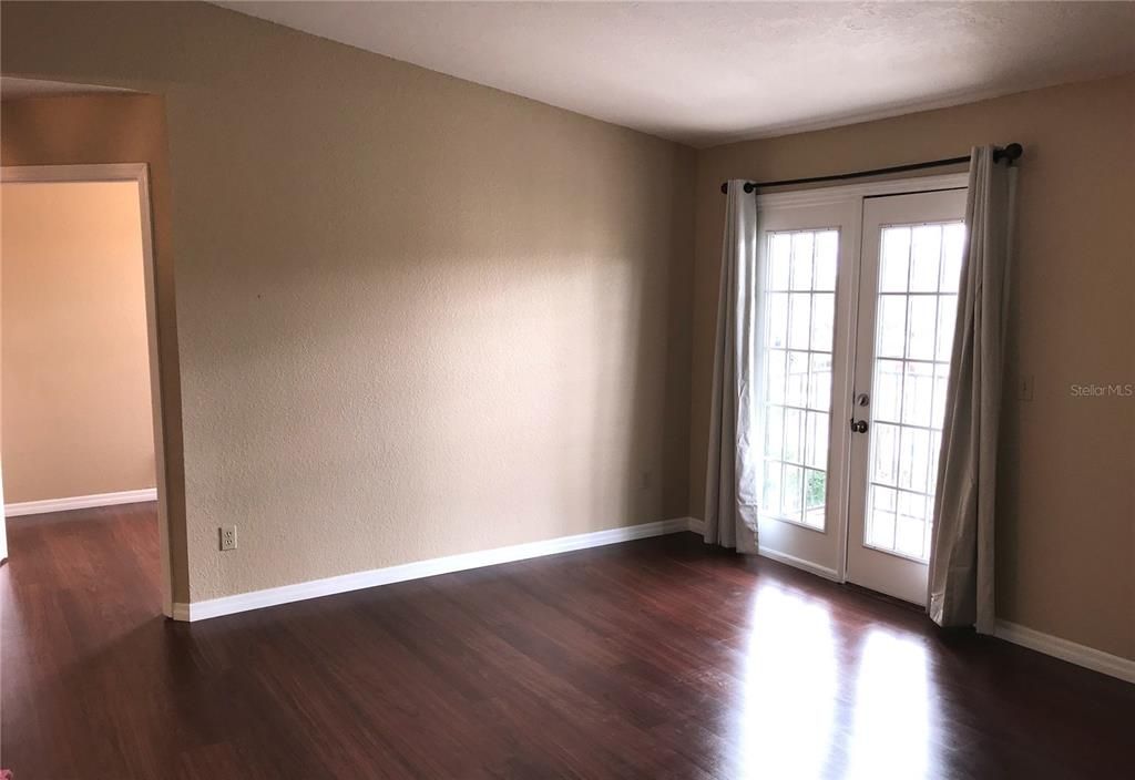 For Rent: $1,450 (2 beds, 1 baths, 810 Square Feet)