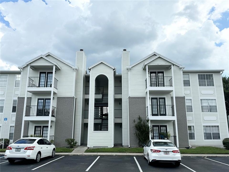 For Rent: $1,450 (2 beds, 1 baths, 810 Square Feet)