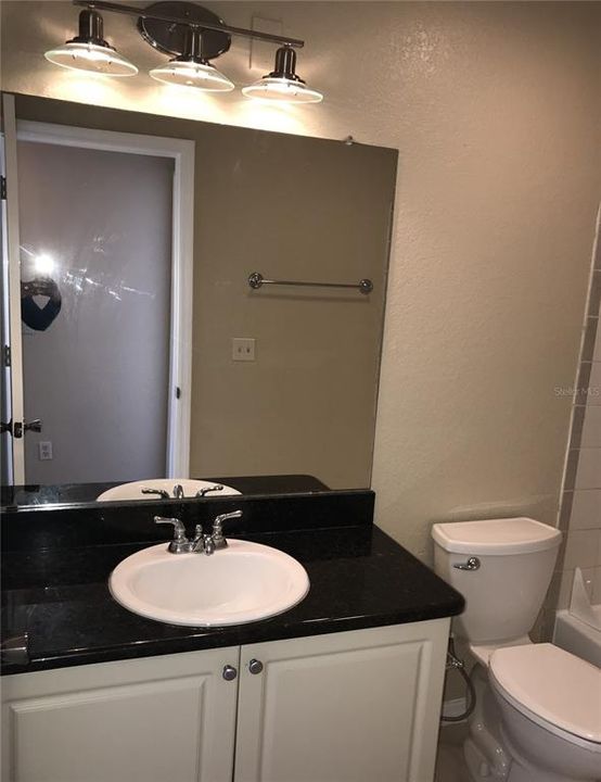 For Rent: $1,450 (2 beds, 1 baths, 810 Square Feet)