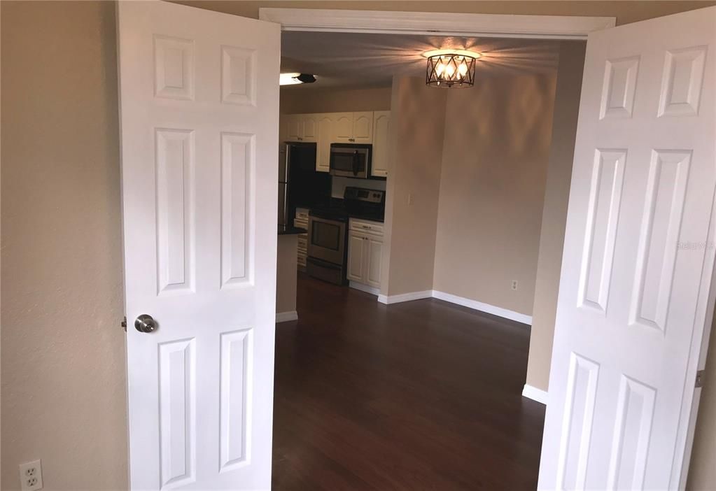 For Rent: $1,450 (2 beds, 1 baths, 810 Square Feet)